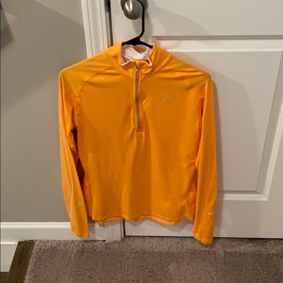 Like New Women’s Nike Dri-Fit Zip Up - Medium - Picture 6 of 6